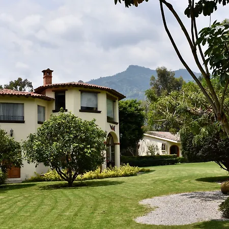 Casa Bugambilia, Un Pequeño Hotel en Tepoztlán-3