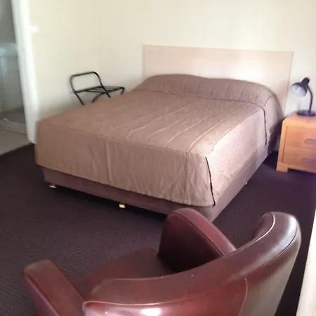 Francis Phillip Motor Inn And The Lodge-2