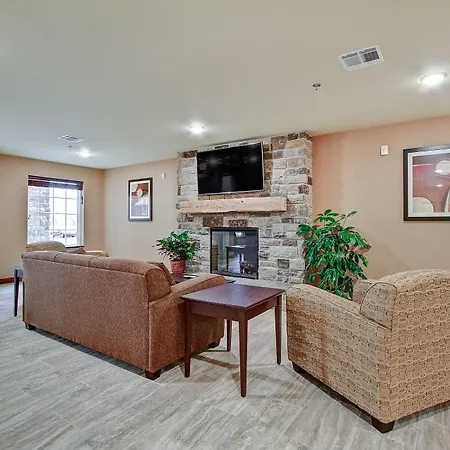 Cobblestone Hotel & Suites Pulaski/Green Bay-3