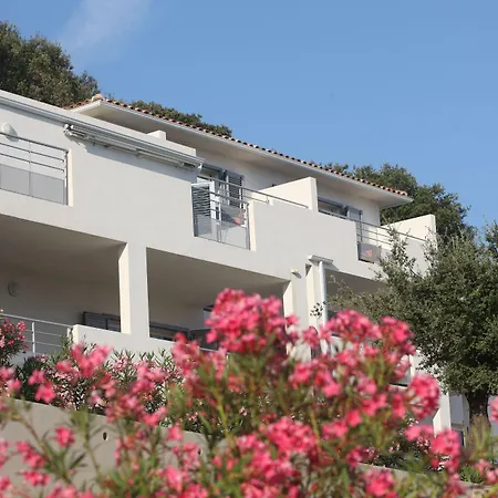 Domaine Bagia Donne-3