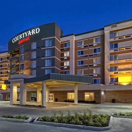Courtyard By Marriott Westbury Long Island-3