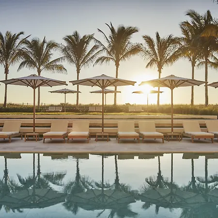 Four Seasons Hotel At The Surf Club-3