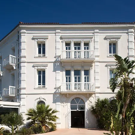 Grand Hotel Des Sablettes Plage, Curio Collection By Hilton-3