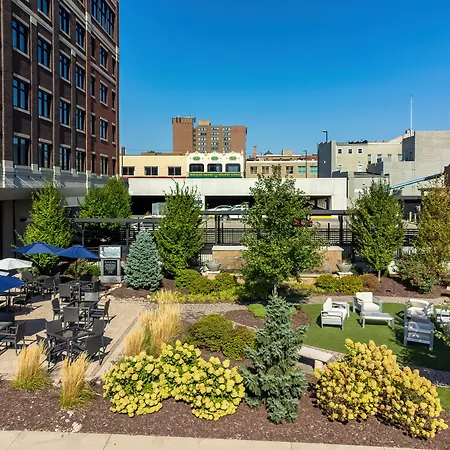 The Merrill Hotel & Conference Center, Muscatine, A Tribute Portfolio Hotel-2