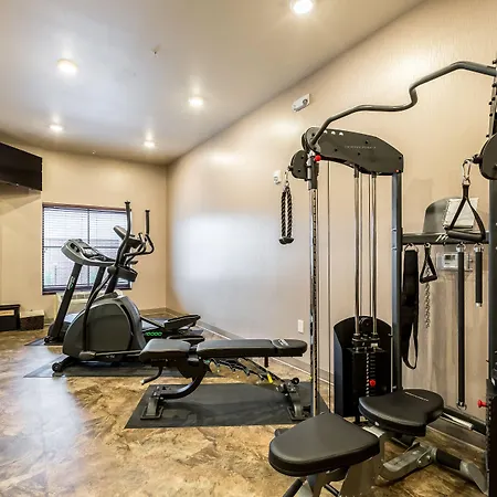 Cobblestone Hotel & Suites Hartford-3