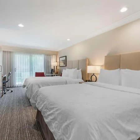Best Western Plus Kelowna Hotel & Suites-3