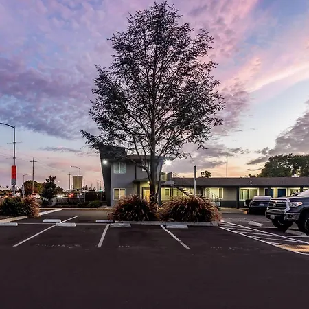 Travelodge By Wyndham Santa Rosa Wine Country-3