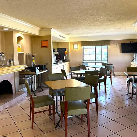 Townhouse Garden Inn & Suites San Antonio I 35-3