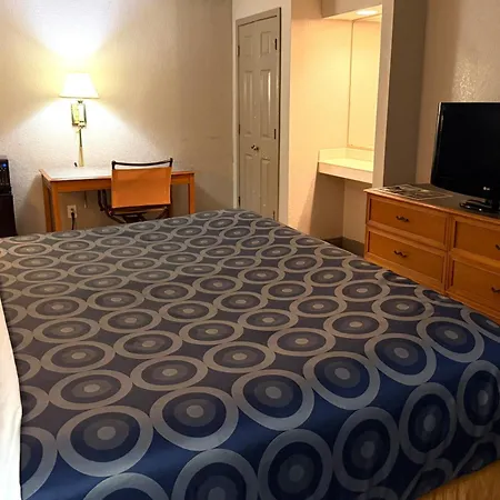 Townhouse Garden Inn & Suites San Antonio I 35-2