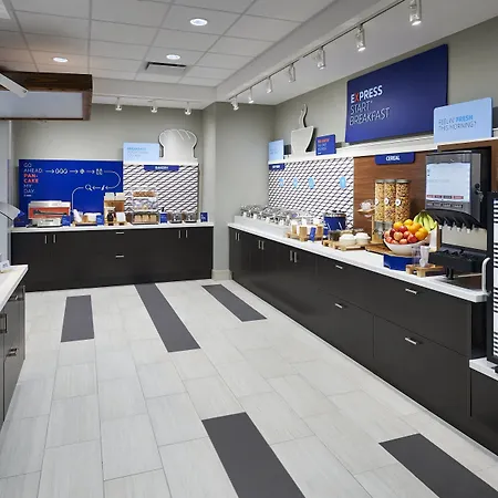 Holiday Inn Express & Suites Windsor East - Lakeshore By Ihg-2