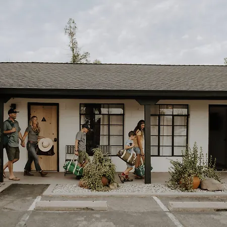 Triangle Motel-3