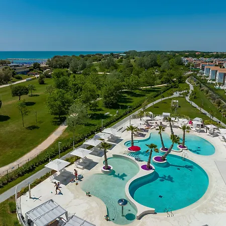 Pareus Beach Resort-2