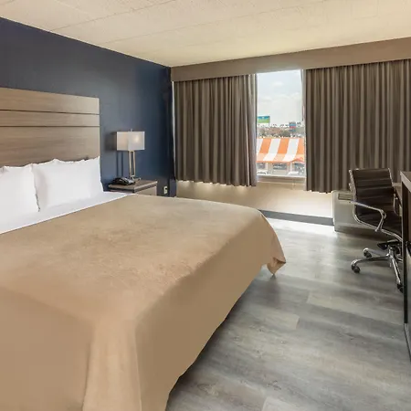 Super 8 By Wyndham Laredo-3