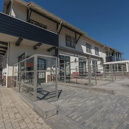 Strandhotel Dennenbos-3