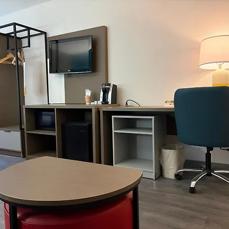 Comfort Inn & Suites-2