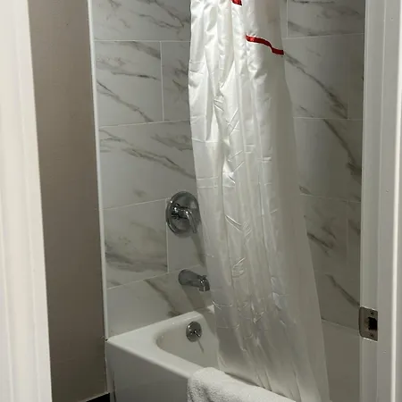 Red Roof Inn & Suites Middleborough-2