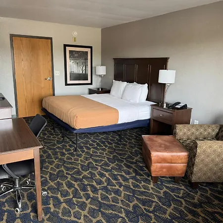 Greenlight Inn & Suites St James-3