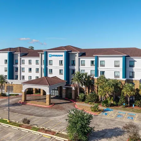 Wyndham Lake Charles Near Casinos-2