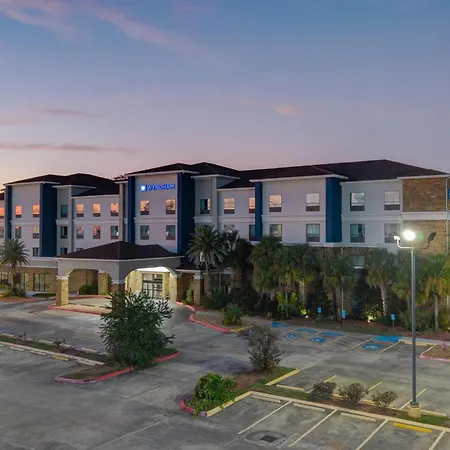 Wyndham Lake Charles Near Casinos-3