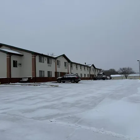 Cassville Four Seasons Inn & Suites-2