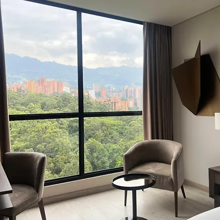 York Medellin, Curio Collection By Hilton-2