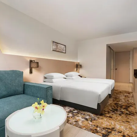 Hyatt Place Bangkok Sukhumvit 1-2