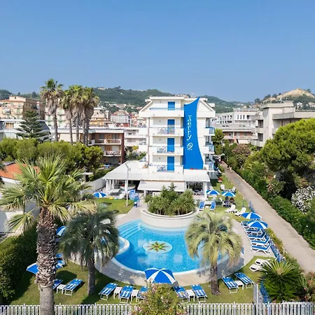 Hotel Jerry - Beachfront & Private Pool-3