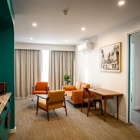 Peninsula Hotel Motel-2