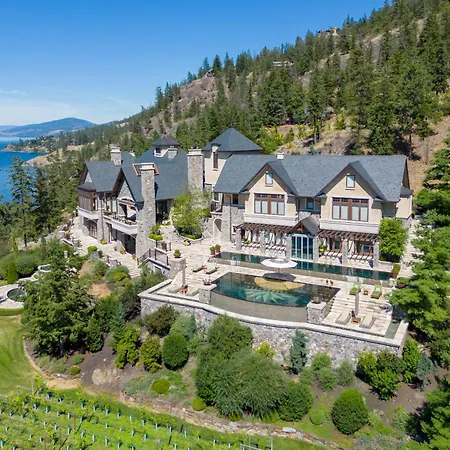 Chateau Okanagan-3