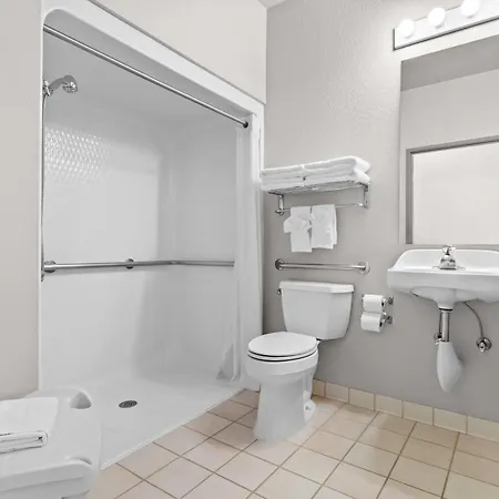 Days Inn & Suites By Wyndham Castle Rock-3