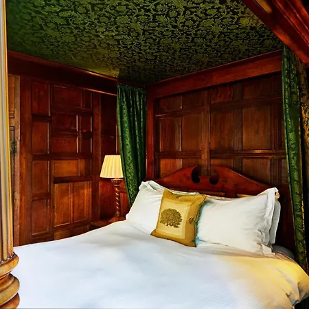 Ockenden Manor Hotel & Spa-3