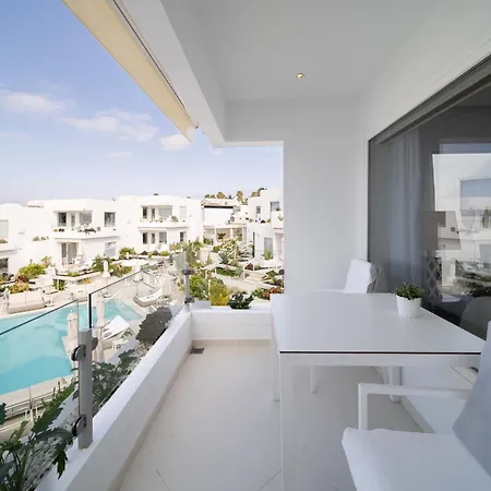 Lani'S Suites De Luxe - Adults Only-2