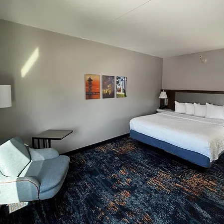Hampton Inn & Suites Erie Bayfront-2