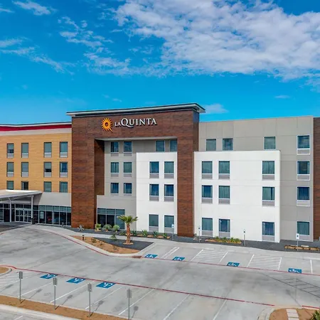 La Quinta Inn & Suites By Wyndham Eagle Pass-3
