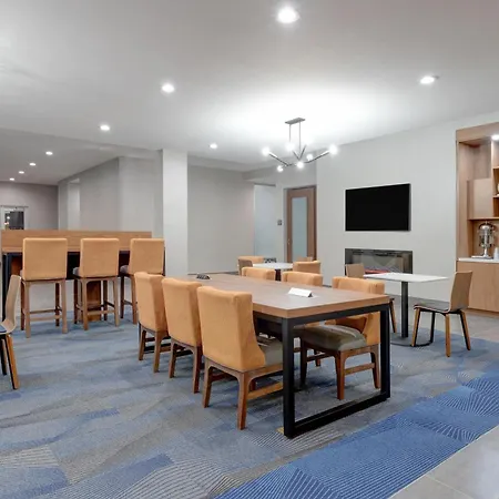 La Quinta Inn & Suites By Wyndham Eagle Pass-2