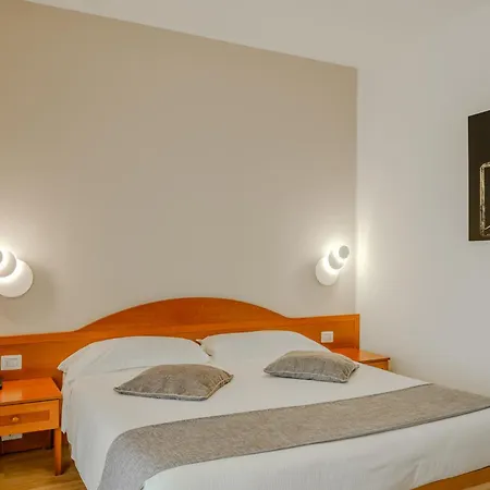 Hotel Nuova Barcaccia-3