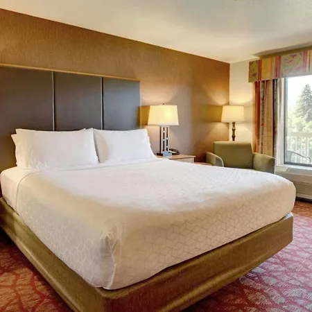 The Lodge At Roseburg-2