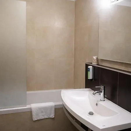 Enzo Hotels Diane - Logis Amneville-3