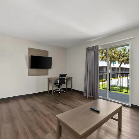 Quality Suites Wildwood - The Villages-3
