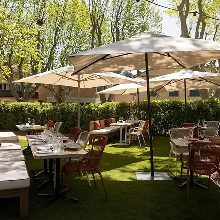 Hôtel et Restaurant La Bastide Bourrelly - Mathias Dandine-3