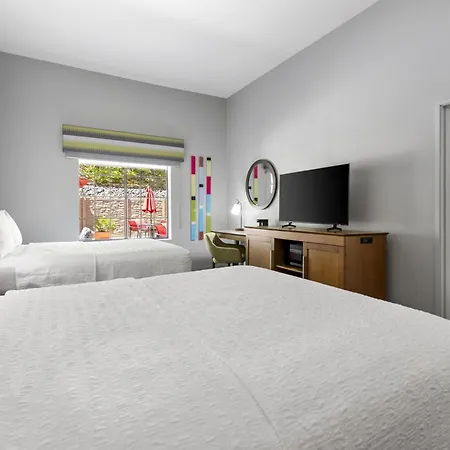 Hampton Inn Salem-2