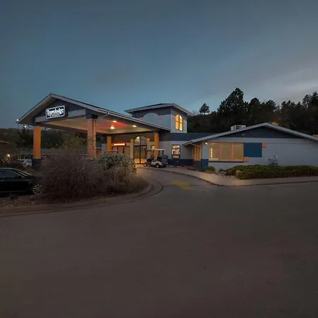 Travelodge By Wyndham Rapid City-3