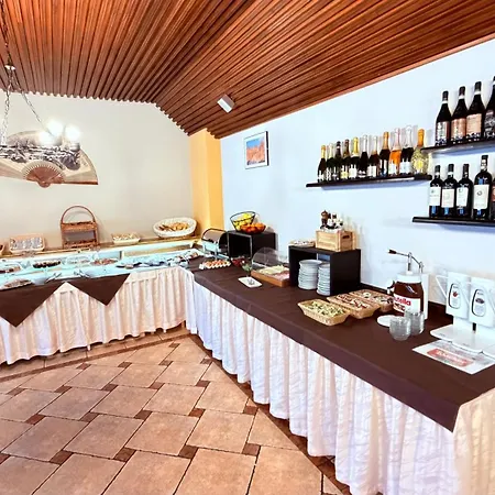 Hotel Regina Delle Dolomiti-3