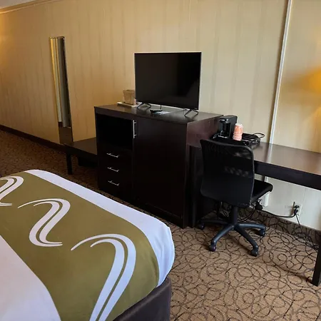 Quality Inn & Suites Escanaba North-3