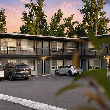 Thunderbird Lodge-2