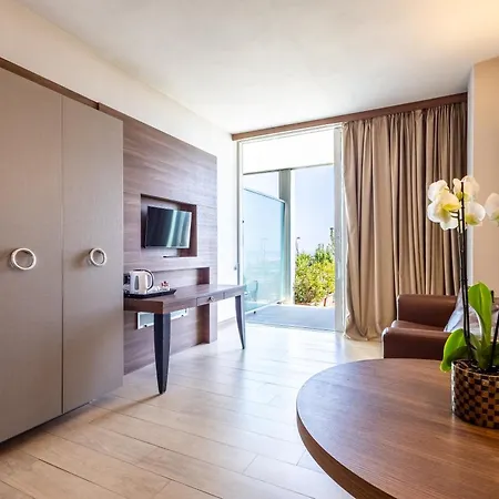 Waldorf Suite Hotel-3