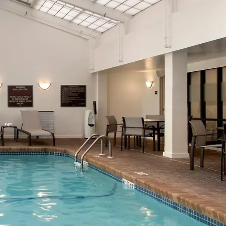Hampton Inn Boston Logan Airport-2