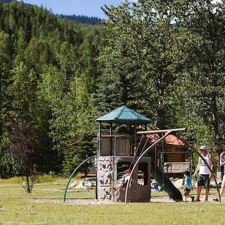 Glacier House Hotel & Resort-2
