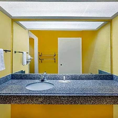 Days Inn By Wyndham Jacksonville-2