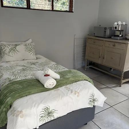Olive Branch Cottage Off Grid-2